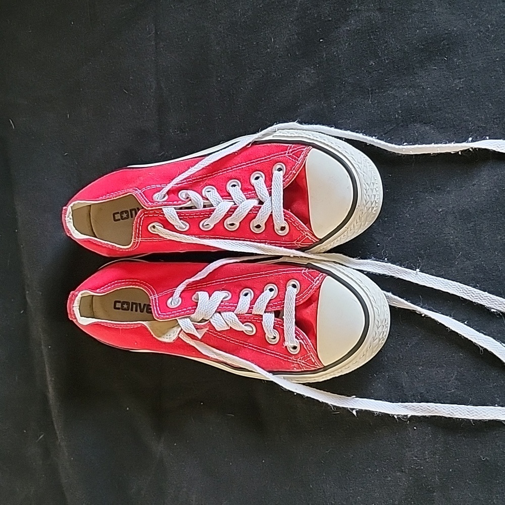 Chuck Taylor All Star Classic, Unisex Low Top Shoes, Red, Men's 5 Women's 7